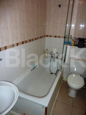 			Studio Apartment, 1 bath, 1 reception Studio			 Westbourne Gardens , BAYSWATER